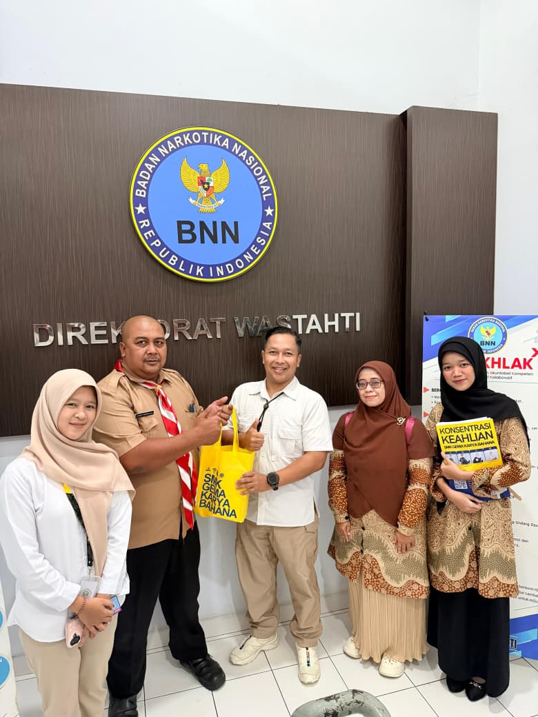 Simbolis penjemputan dan penyerahan cendramata atau kenang2an ke BNN